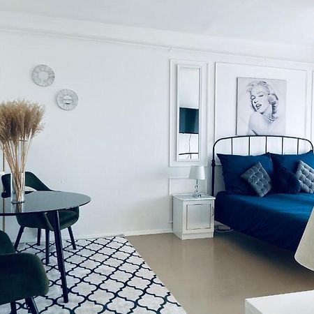 Lara Suite Сомбатгей Екстер'єр фото