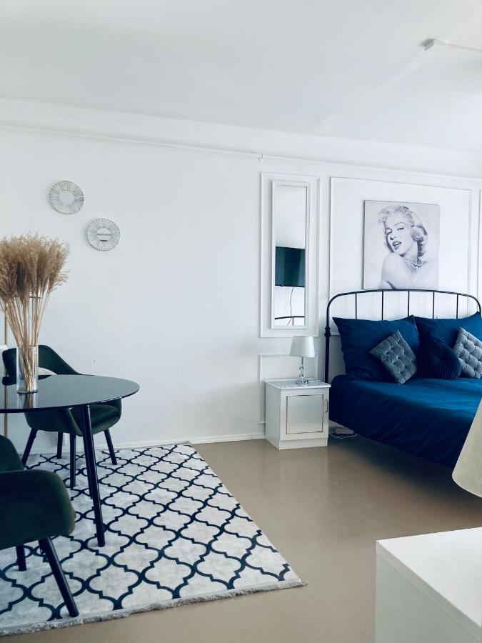 Lara Suite Сомбатгей Екстер'єр фото