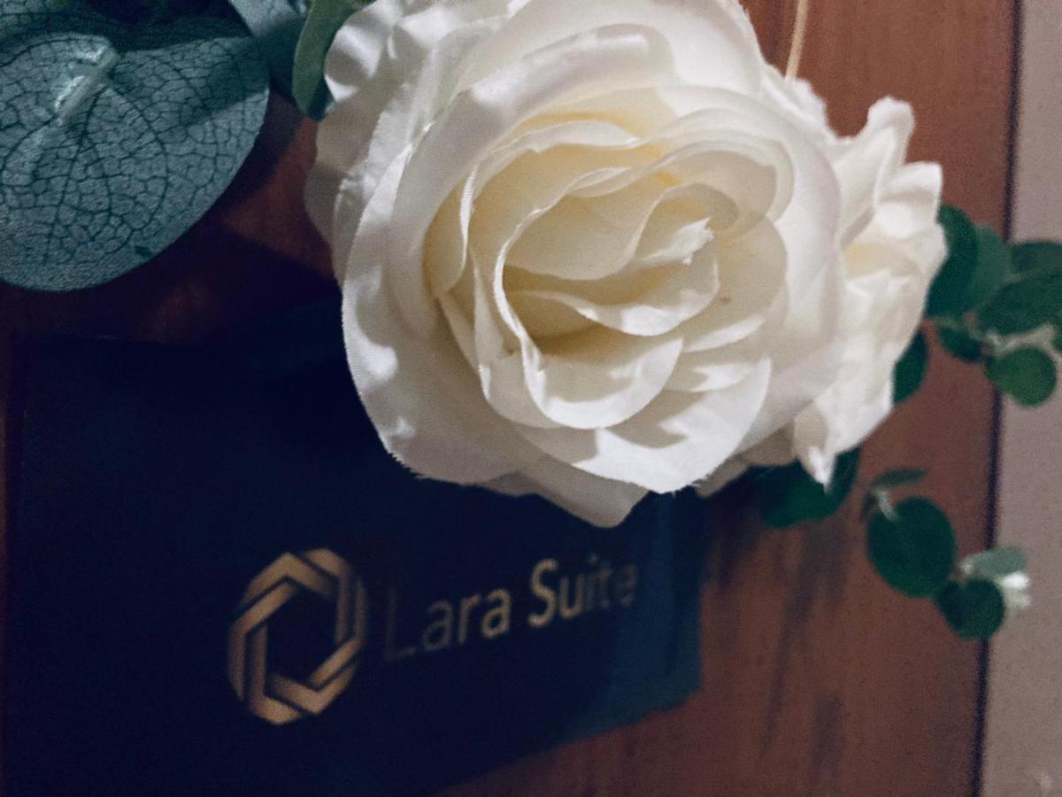 Lara Suite Сомбатгей Екстер'єр фото