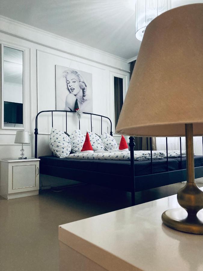 Lara Suite Сомбатгей Екстер'єр фото